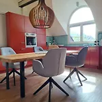 Mansarde Zeder In Privatvilla Im Zentrum Merans Merano