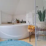 Apartment Mansarde Zeder In Privatvilla Im Zentrum Merans