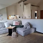 Apartment Mansarde Zeder In Privatvilla Im Zentrum Merans *