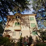 Mansarde Zeder In Privatvilla Im Zentrum Merans Apartment Merano