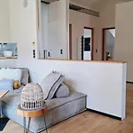 Apartment Mansarde Zeder In Privatvilla Im Zentrum Merans Merano
