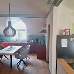 Mansarde Zeder In Privatvilla Im Zentrum Merans *