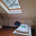 Apartment Mansarde Zeder In Privatvilla Im Zentrum Merans *
