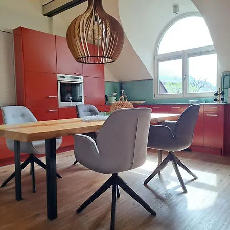 Mansarde Zeder In Privatvilla Im Zentrum Merans Merano