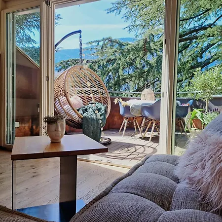 Mansarde Zeder In Privatvilla Im Zentrum Merans * Merano