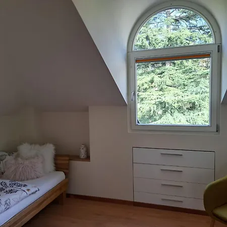 Mansarde Zeder In Privatvilla Im Zentrum Merans