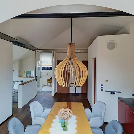 Mansarde Zeder In Privatvilla Im Zentrum Merans Meran