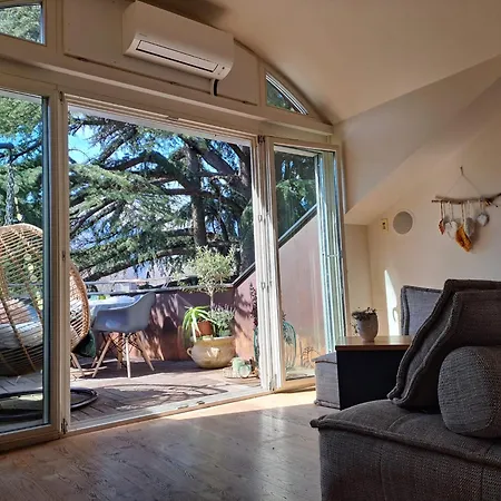 Mansarde Zeder In Privatvilla Im Zentrum Merans Appartement *