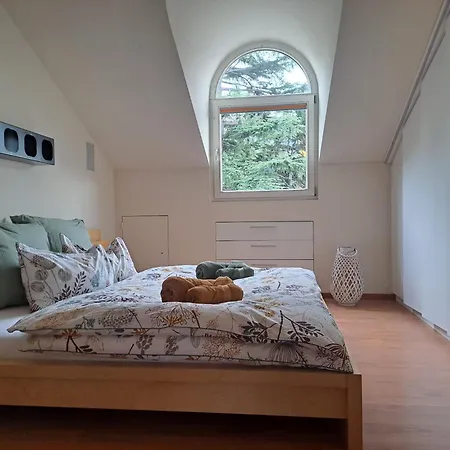Mansarde Zeder In Privatvilla Im Zentrum Merans
