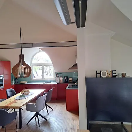 Apartmán Mansarde Zeder In Privatvilla Im Zentrum Merans Merano