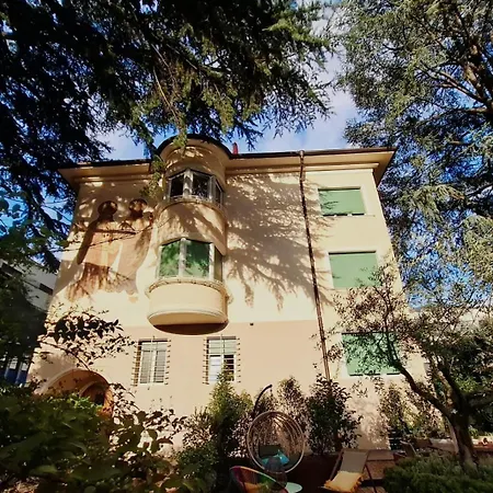 Mansarde Zeder In Privatvilla Im Zentrum Merans Daire Merano