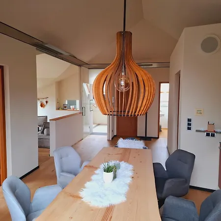 Apartment Mansarde Zeder In Privatvilla Im Zentrum Merans