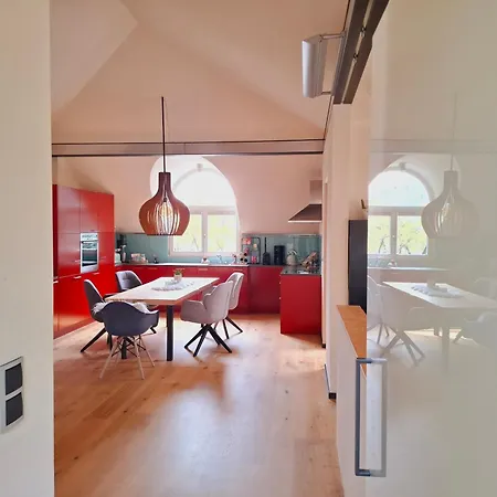 Mansarde Zeder In Privatvilla Im Zentrum Merans Apartment