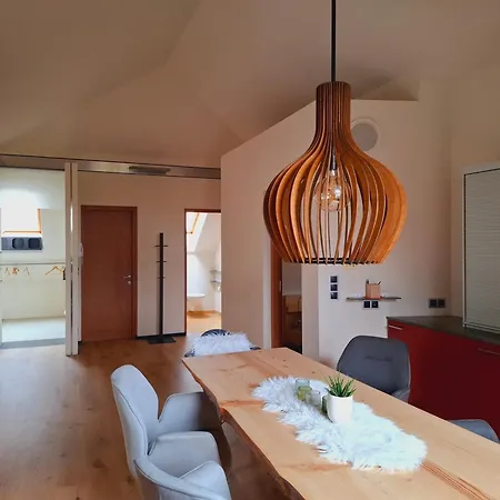 Apartment Mansarde Zeder In Privatvilla Im Zentrum Merans *