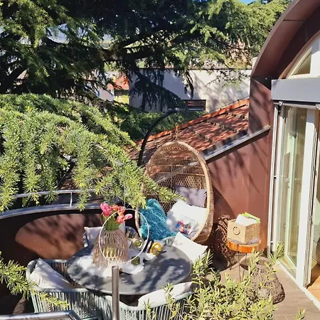 Mansarde Zeder In Privatvilla Im Zentrum Merans Daire Merano