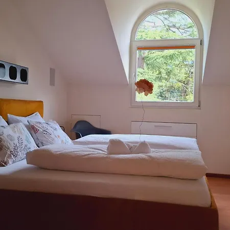 Lejlighed Mansarde Zeder In Privatvilla Im Zentrum Merans