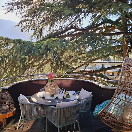 Apartment Mansarde Zeder In Privatvilla Im Zentrum Merans Merano