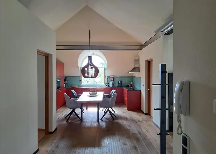 Apartment Mansarde Zeder In Privatvilla Im Zentrum Merans *