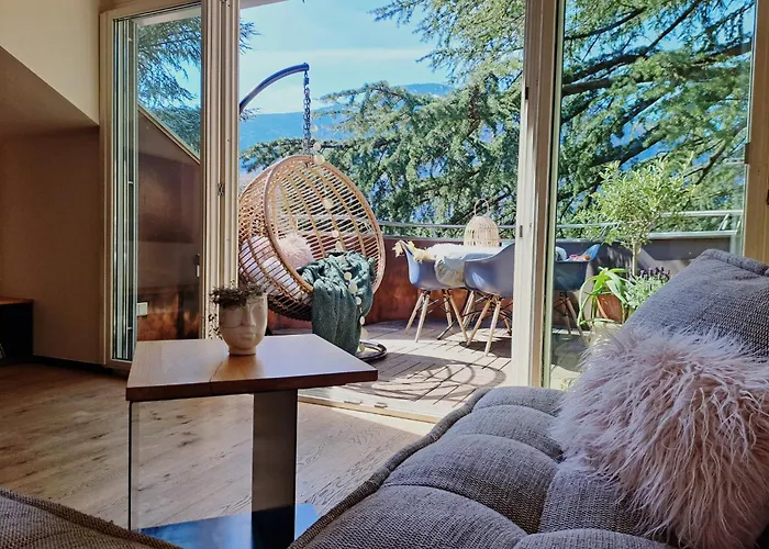 Mansarde Zeder In Privatvilla Im Zentrum Merans * Merano