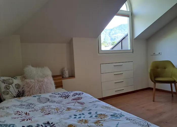 Mansarde Zeder In Privatvilla Im Zentrum Merans Apartment Meran