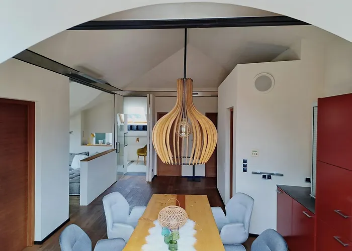 Mansarde Zeder In Privatvilla Im Zentrum Merans Meran