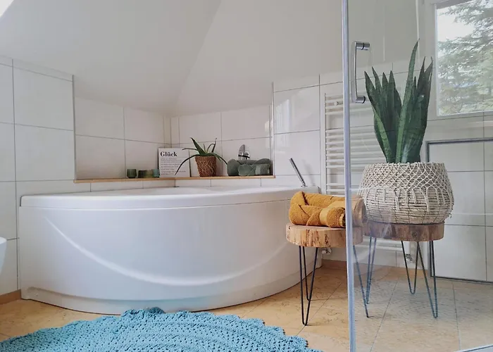 Apartment Mansarde Zeder In Privatvilla Im Zentrum Merans