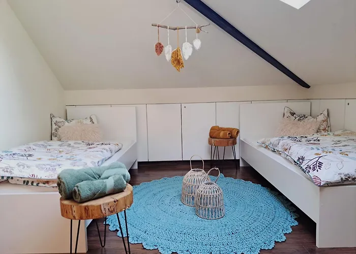 Apartment Mansarde Zeder In Privatvilla Im Zentrum Merans *