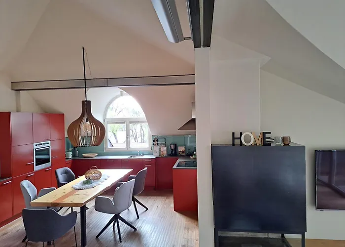 Apartment Mansarde Zeder In Privatvilla Im Zentrum Merans Meran