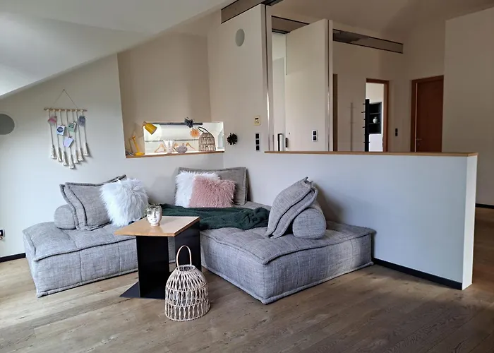 Apartment Mansarde Zeder In Privatvilla Im Zentrum Merans *