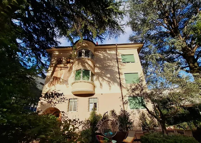 Mansarde Zeder In Privatvilla Im Zentrum Merans Apartment Meran